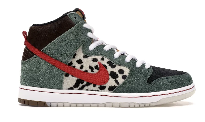 Nike SB Dunk High Dog Walker