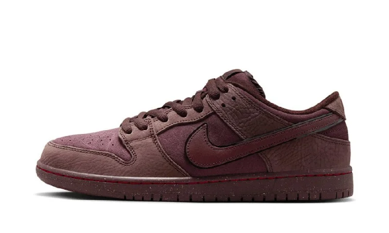 Nike sb dunk low city of love burgundy crush